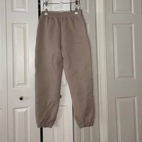 Comfrt Signature Sweatpants in Bark - Picture 5 of 6